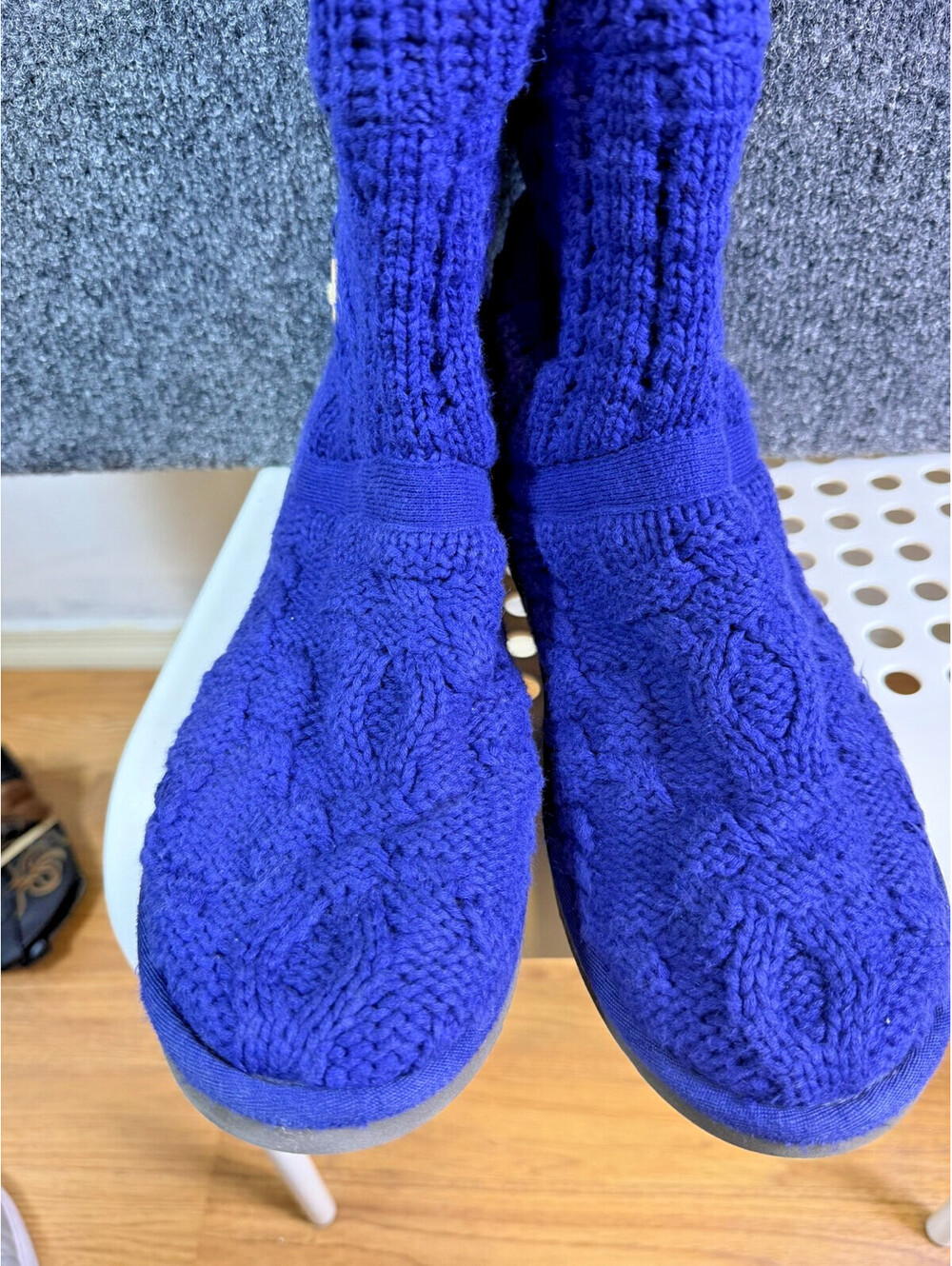 UGG Australia Cardy Cable Knit Boots Royal Blue Wood Button Womens Size 8